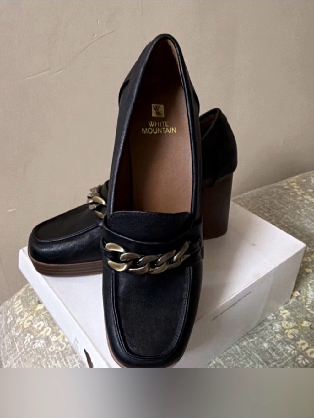 🖤 White Mountain Black Chain Loafers 🖤